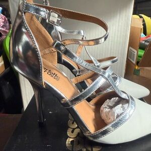 White/ Silver Heels/ Size 7
